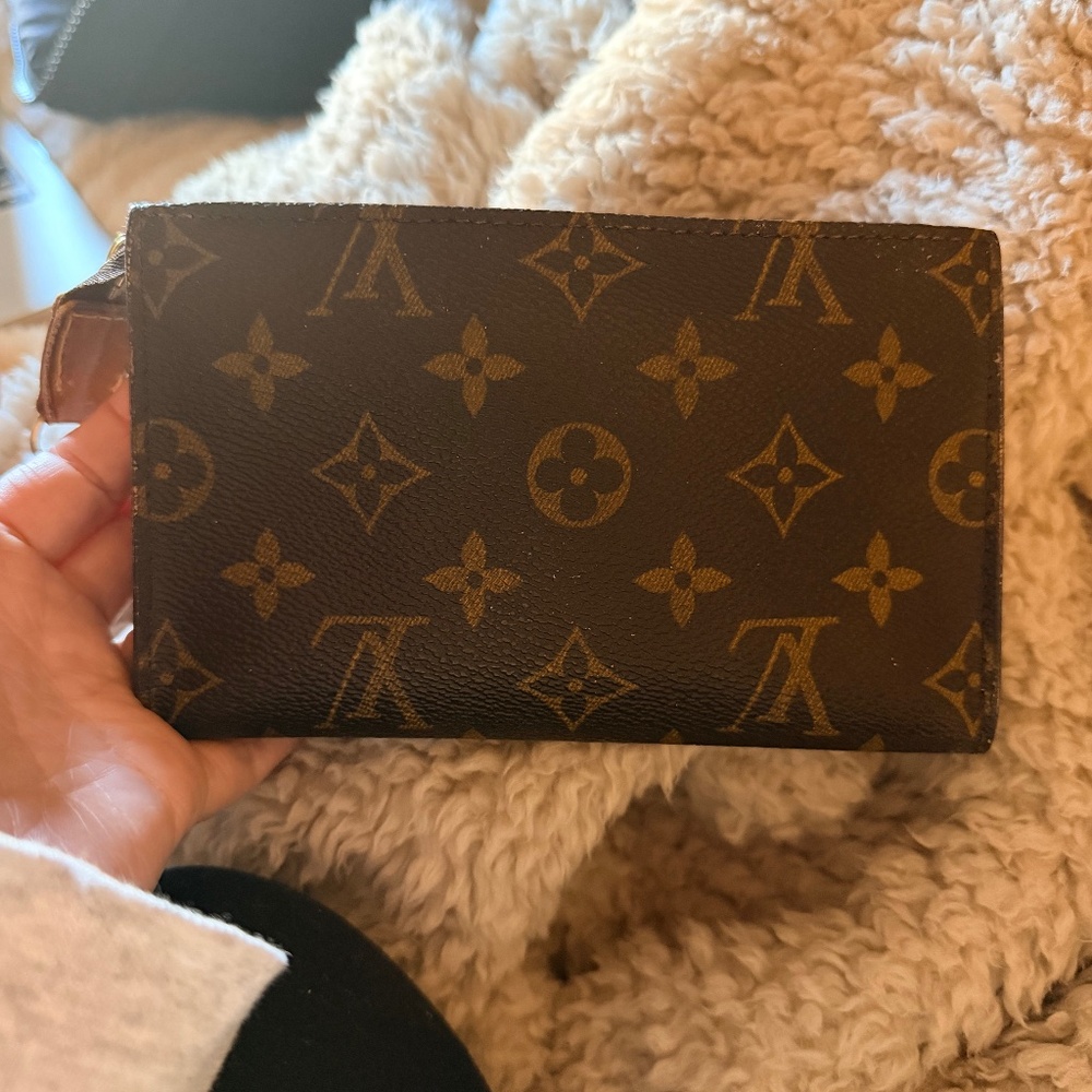 LV pouch
